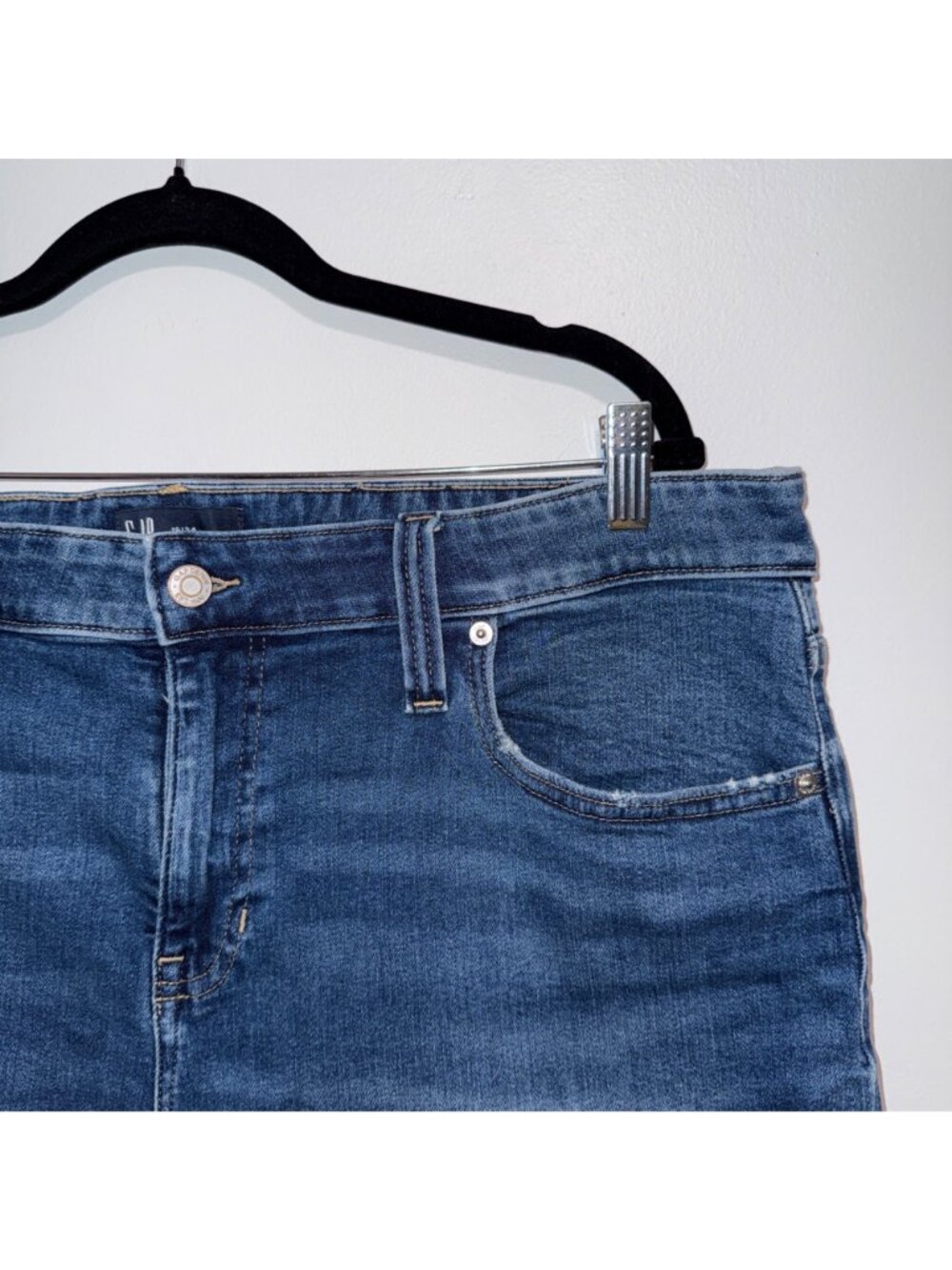 Gap Denim Womens 9" Bermuda Shorts Size 18/34 Dark Wash Cotton Blend Roll Cuff - Picture 4 of 6